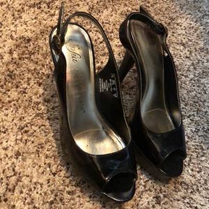 Black Sofia Vergara Pumps
